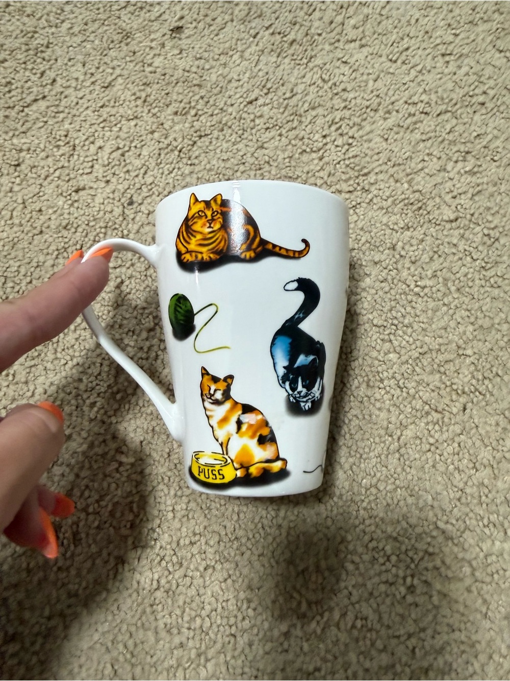 White Cat-Pattern Ceramic Mug - Cute Cat Design